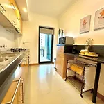 Beachfront Luxury - Sea View Balcony, Private Garage, Wifi, Ac Apartmán Portimão