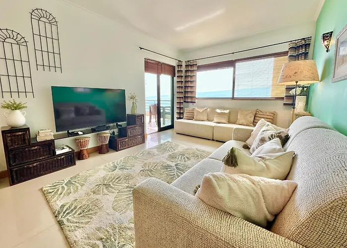 Beachfront Luxury - Sea View Balcony, Private Garage, Wifi, Ac Appartement