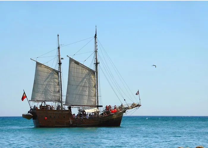 Appartement Beachfront Luxury - Sea View Balcony, Private Garage, Wifi, Ac