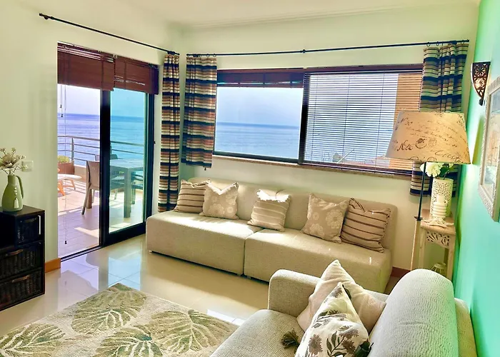 Appartement Beachfront Luxury - Sea View Balcony, Private Garage, Wifi, Ac *