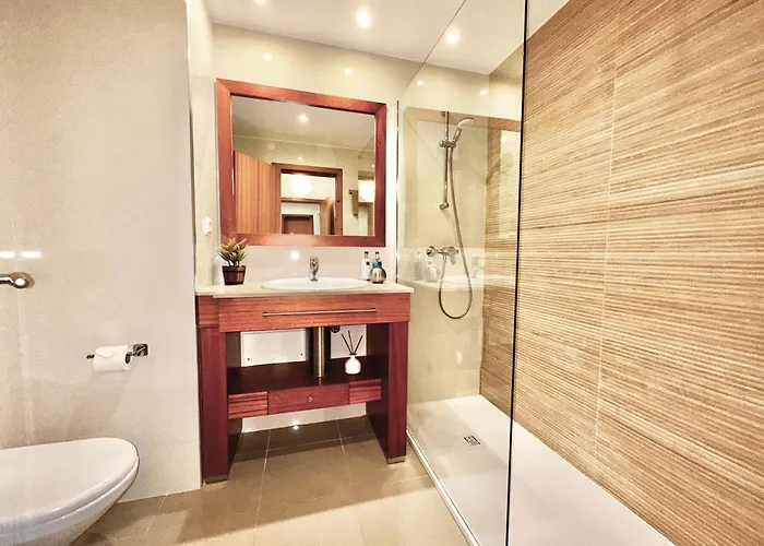 Appartement Beachfront Luxury - Sea View Balcony, Private Garage, Wifi, Ac Portimão