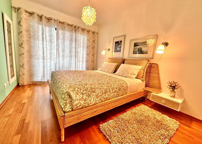 Appartement Beachfront Luxury - Sea View Balcony, Private Garage, Wifi, Ac *