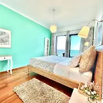 Lägenhet Beachfront Luxury - Sea View Balcony, Private Garage, Wifi, Ac *