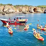 Lägenhet Beachfront Luxury - Sea View Balcony, Private Garage, Wifi, Ac