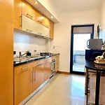 Lägenhet Beachfront Luxury - Sea View Balcony, Private Garage, Wifi, Ac