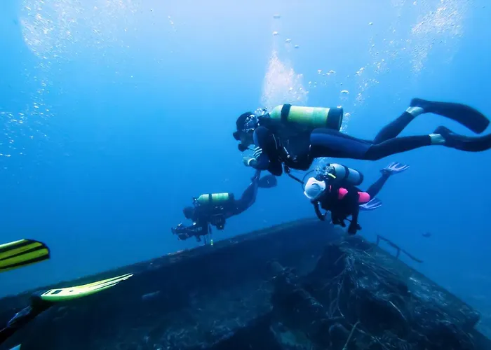 Beachfront Luxury - Sea View Balcony, Private Garage, Wifi, Ac Portimão