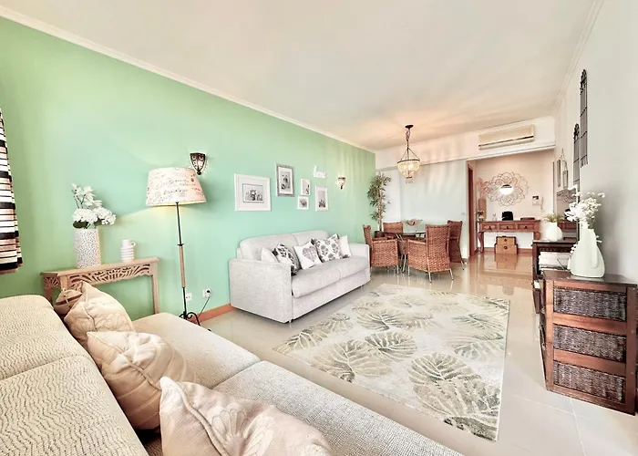 Beachfront Luxury - Sea View Balcony, Private Garage, Wifi, Ac Portimão