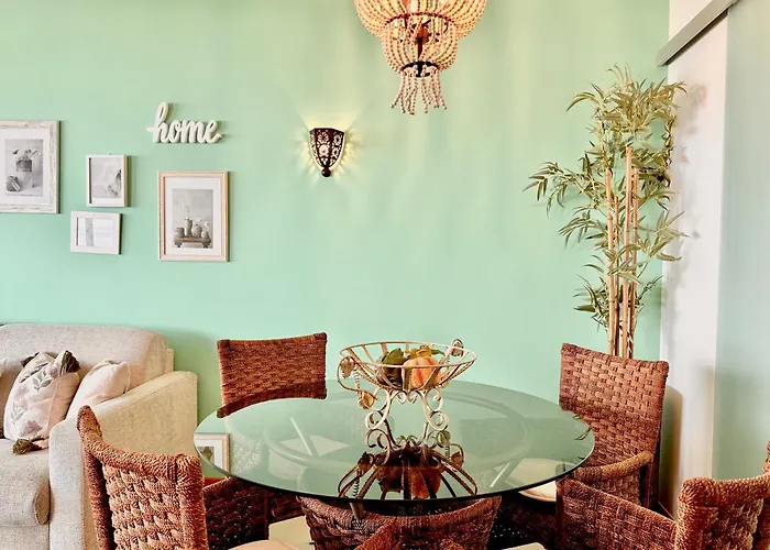 Lejlighed Beachfront Luxury - Sea View Balcony, Private Garage, Wifi, Ac