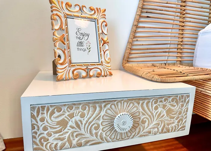 Beachfront Luxury - Sea View Balcony, Private Garage, Wifi, Ac Lejlighed *