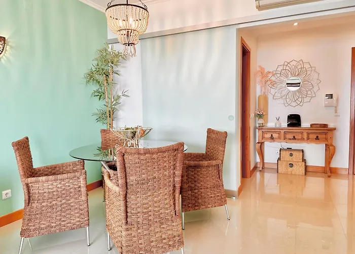 Beachfront Luxury - Sea View Balcony, Private Garage, Wifi, Ac Portimão