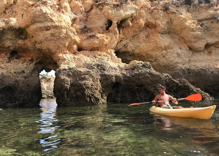 Beachfront Luxury - Sea View Balcony, Private Garage, Wifi, Ac Apartamento