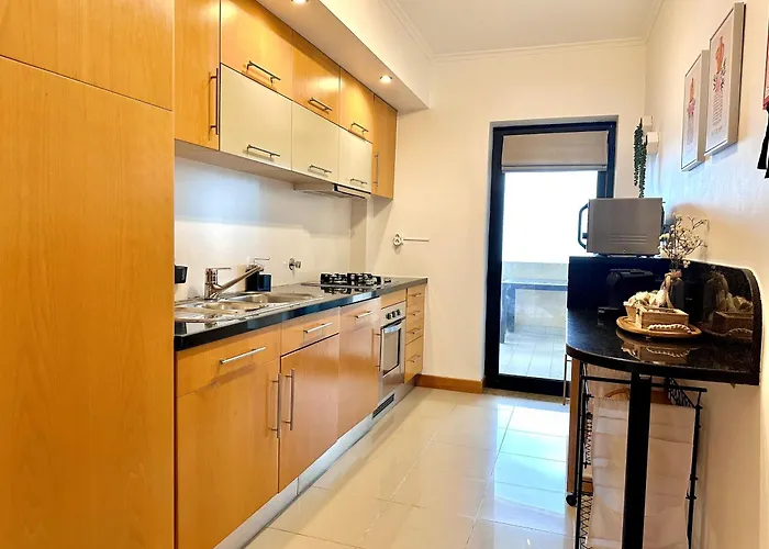 Apartamento Beachfront Luxury - Sea View Balcony, Private Garage, Wifi, Ac