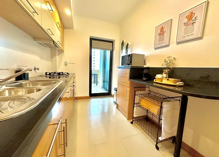 Beachfront Luxury - Sea View Balcony, Private Garage, Wifi, Ac Lejlighed Portimão