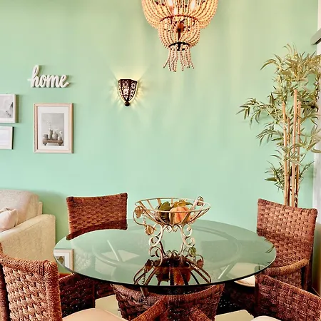 شقة Beachfront Luxury - Sea View Balcony, Private Garage, Wifi, Ac